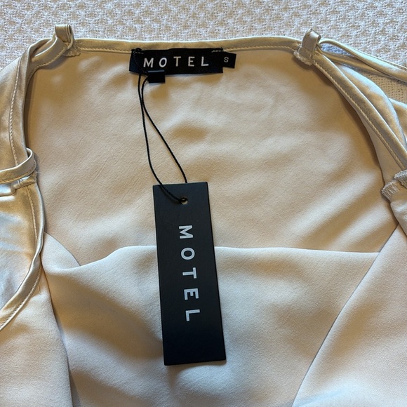 Motel Rocks Palasha Dress in Satin Ivory size Small NWT - Picture 5 of 10